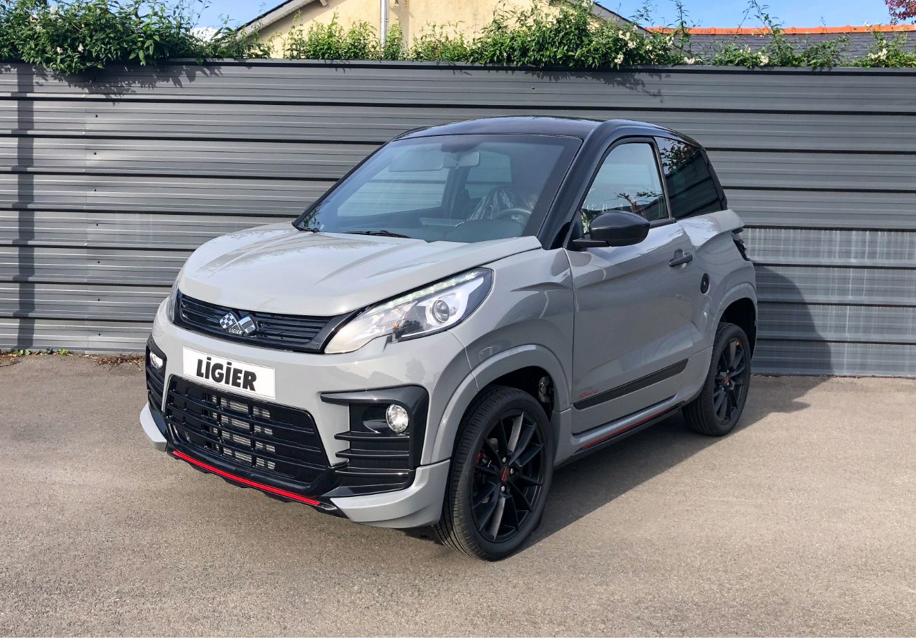 Photo Ligier JS60 Sport Ultimate Gris Asphalt avec intérieur noir - Avant