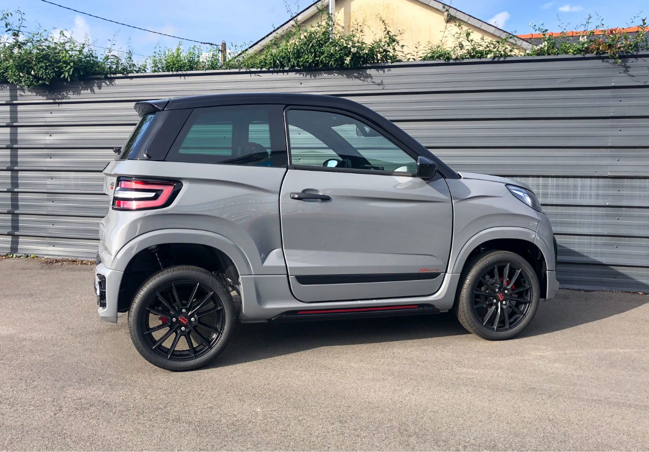 Photo Ligier JS60 Sport Ultimate Gris Asphalt avec intérieur noir - Profil