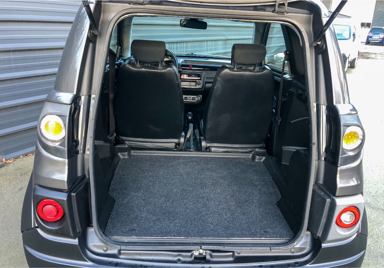 Photo Microcar MGO Highland marron avec intérieur noir - Coffre