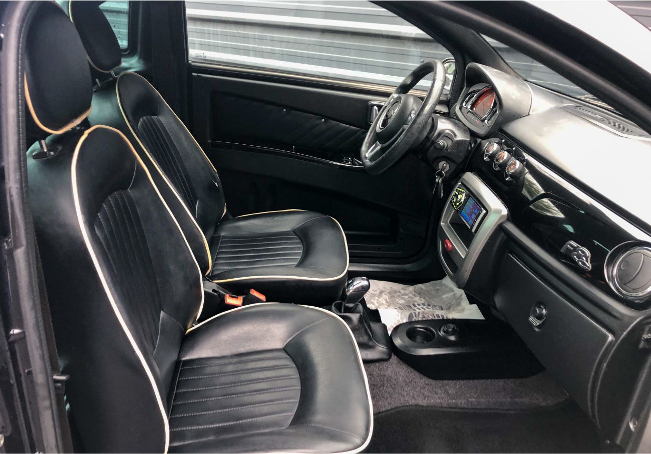 Photo Microcar F8C noir - Intérieur