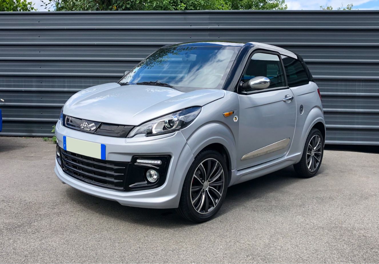 Ligier JS50 L Gris clair - Photo avant