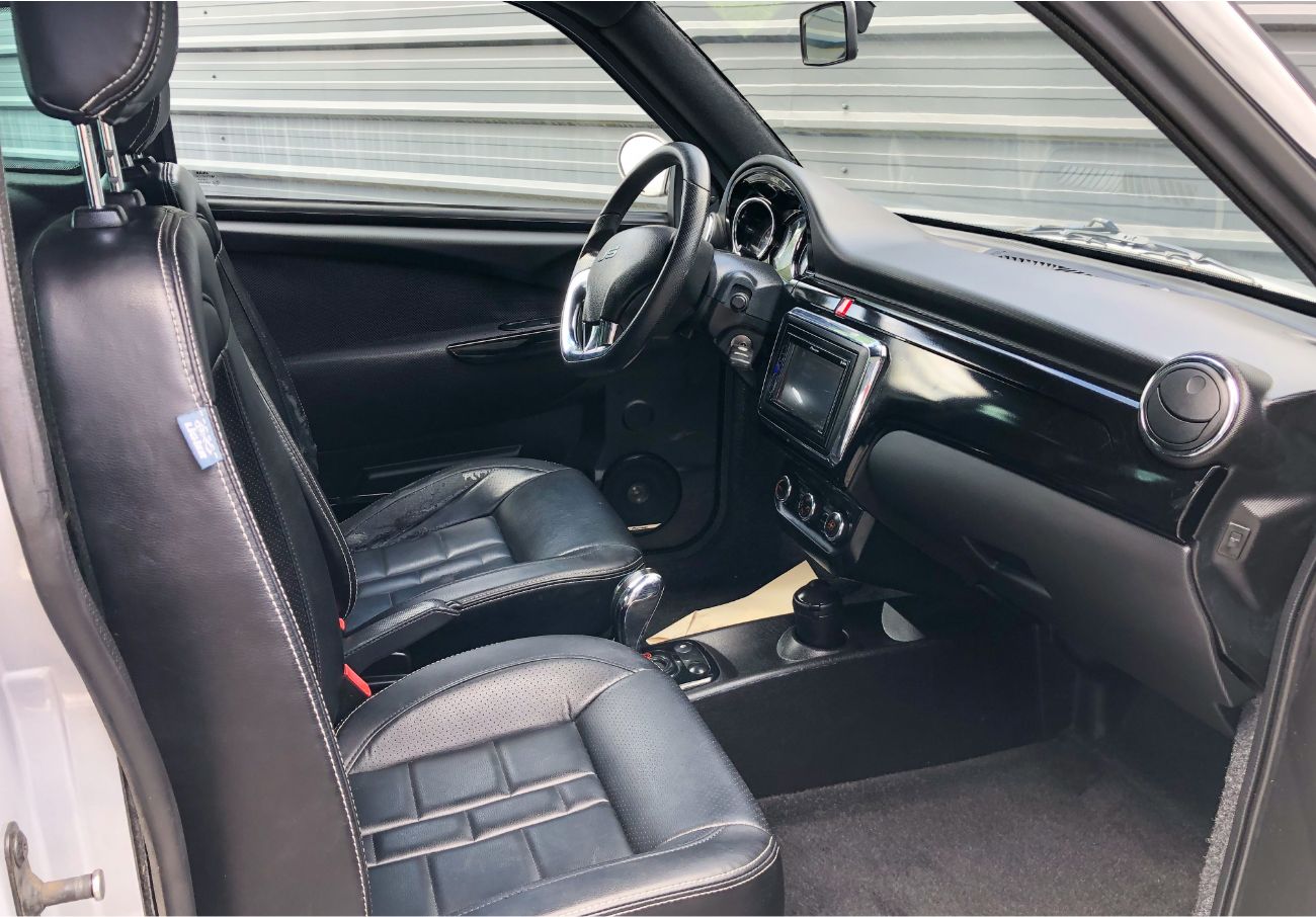 Ligier JS50 L Gris clair - Photo intérieur