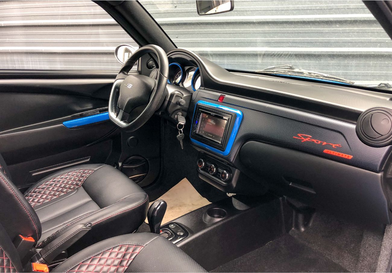 Photo Ligier JS50 Sport Ultimate Bleu Reef - Intérieur