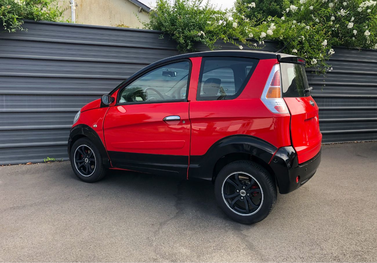 Photo Microcar MGO 2 version Mexico Rouge - Profil