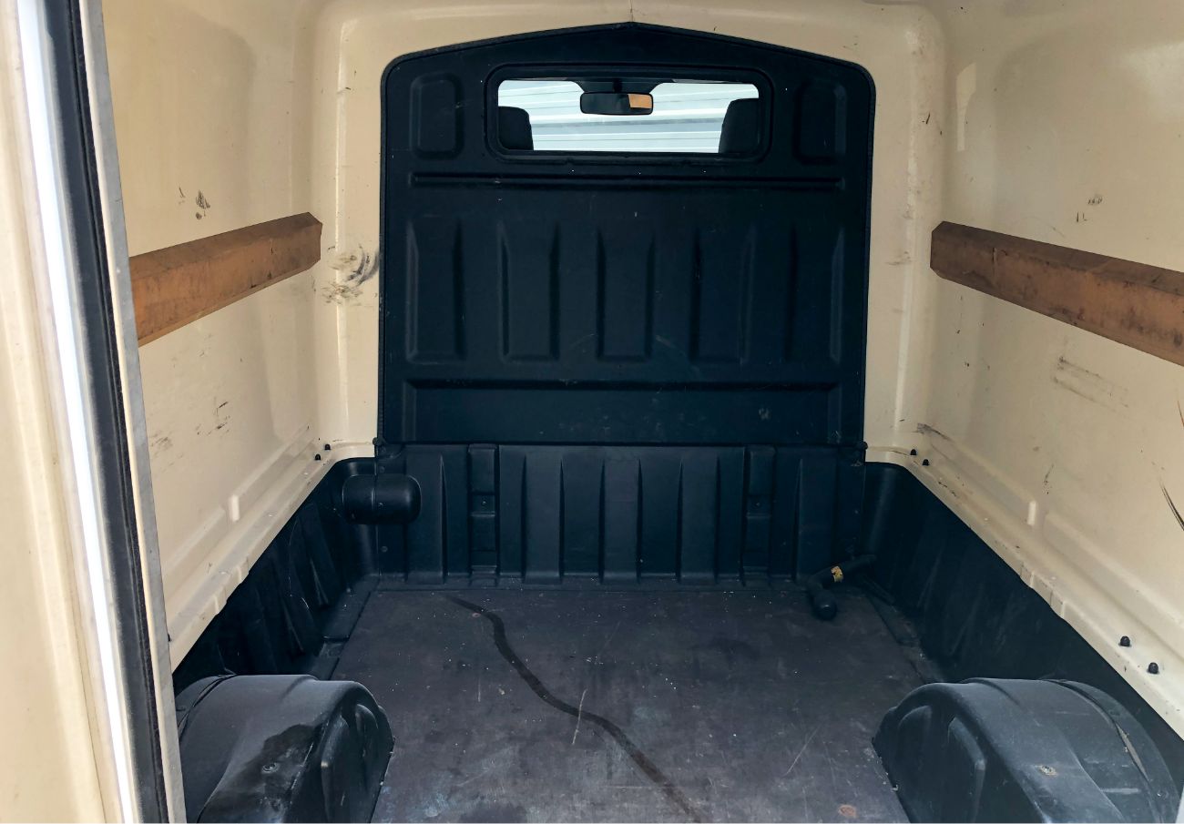 Photo Aixam D-Truck Gris et blanc moteur Kubota - Intérieur fourgon