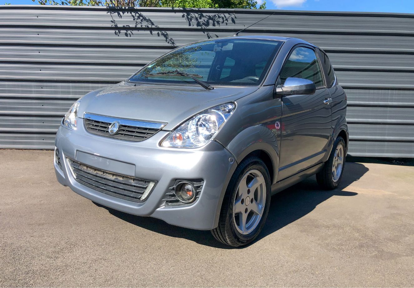 Photo Aixam City grise moteur Kubota - Avant