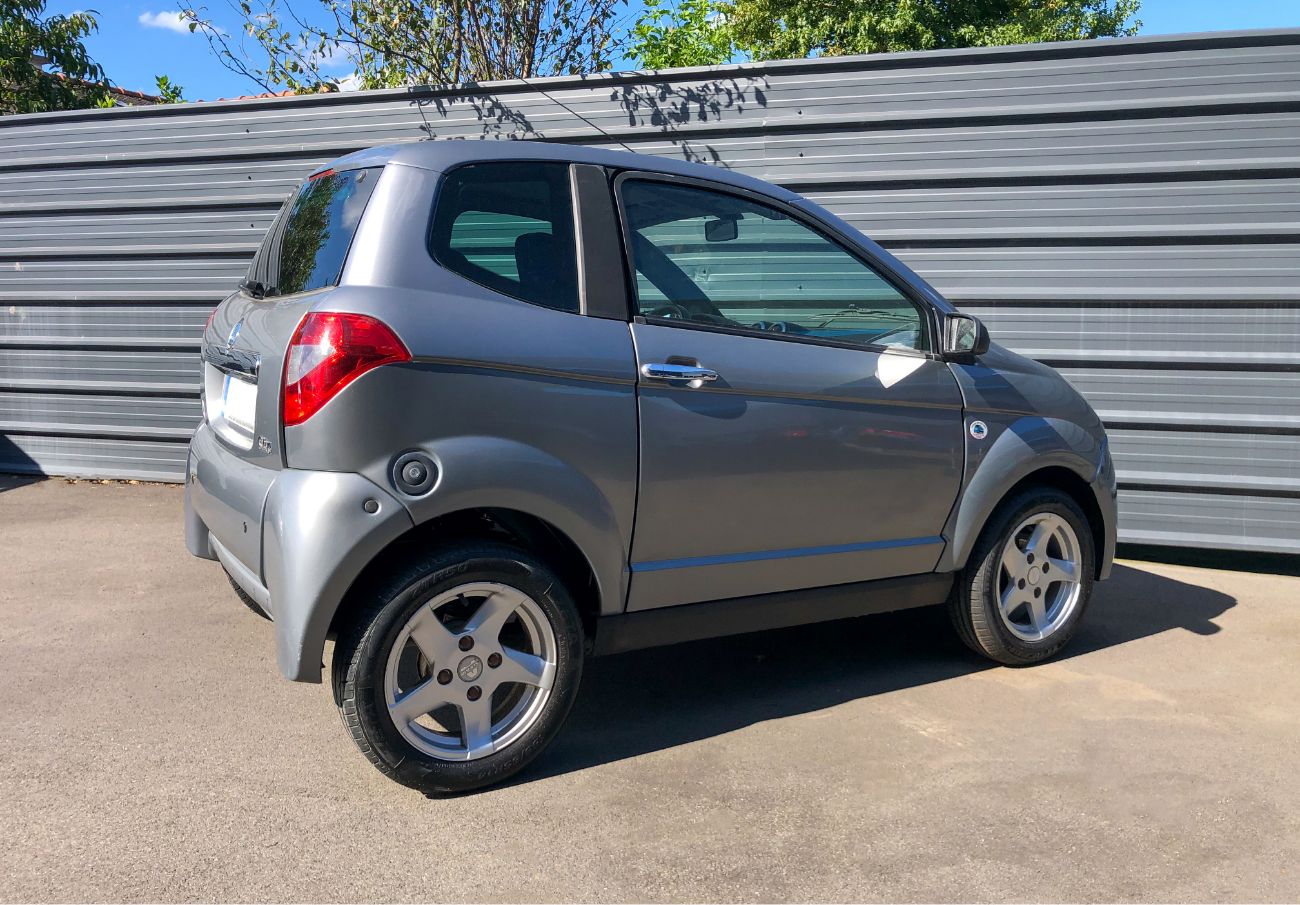 Photo Aixam City grise moteur Kubota - Profil