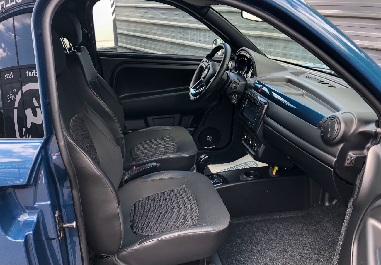 Photo Microcar Dué Bleu moteur Progress - Intérieur