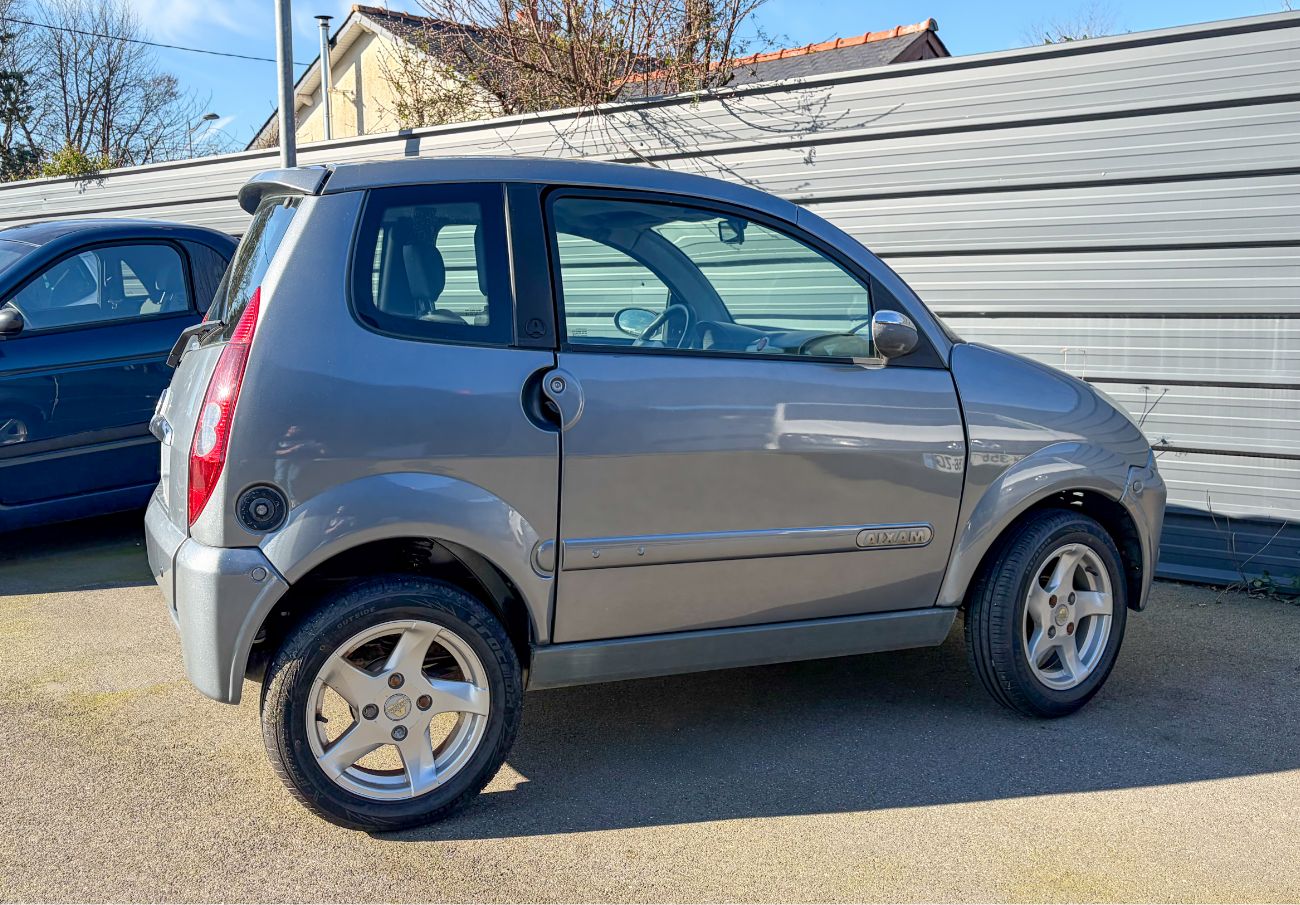 Photo Aixam City Grise - Profil